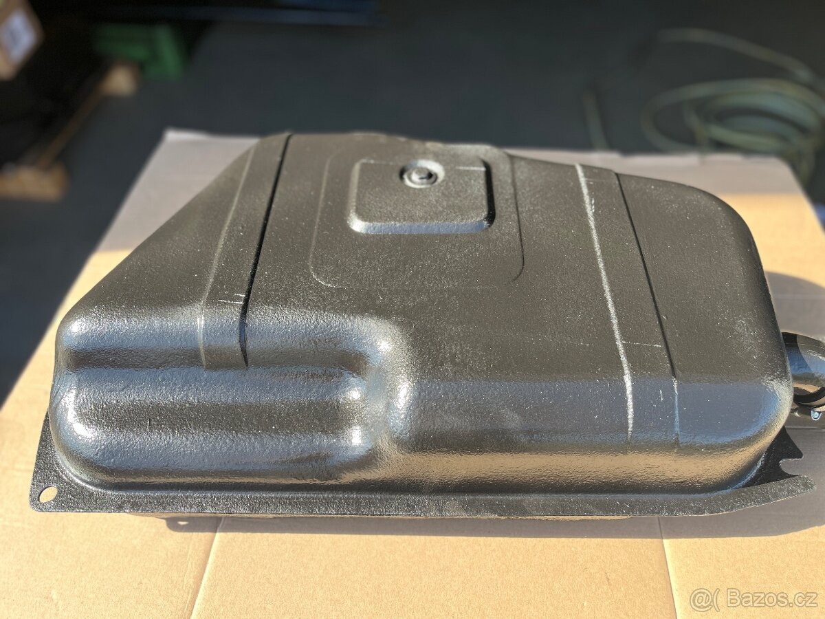 Fiat 127 nádrž po renovaci - 11