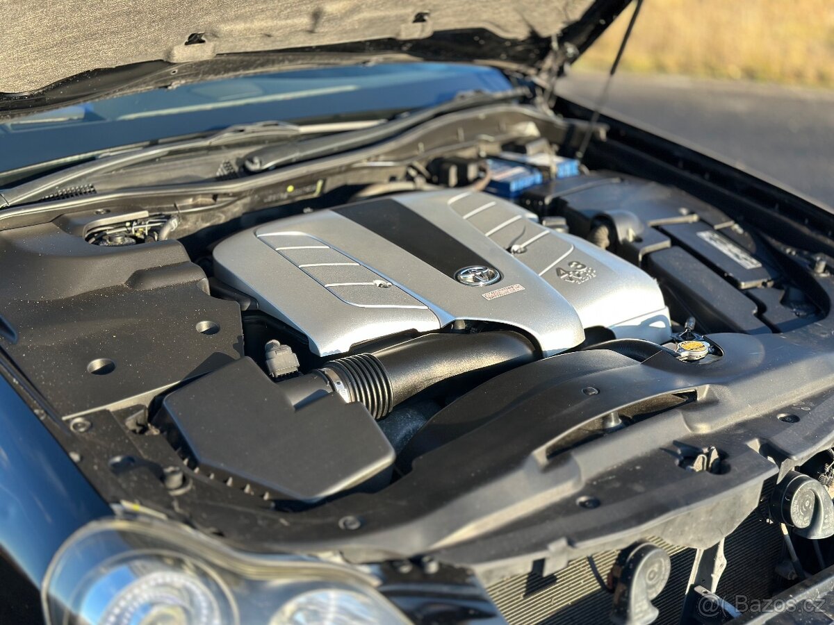 Toyota Crown Majesta V8 - 11