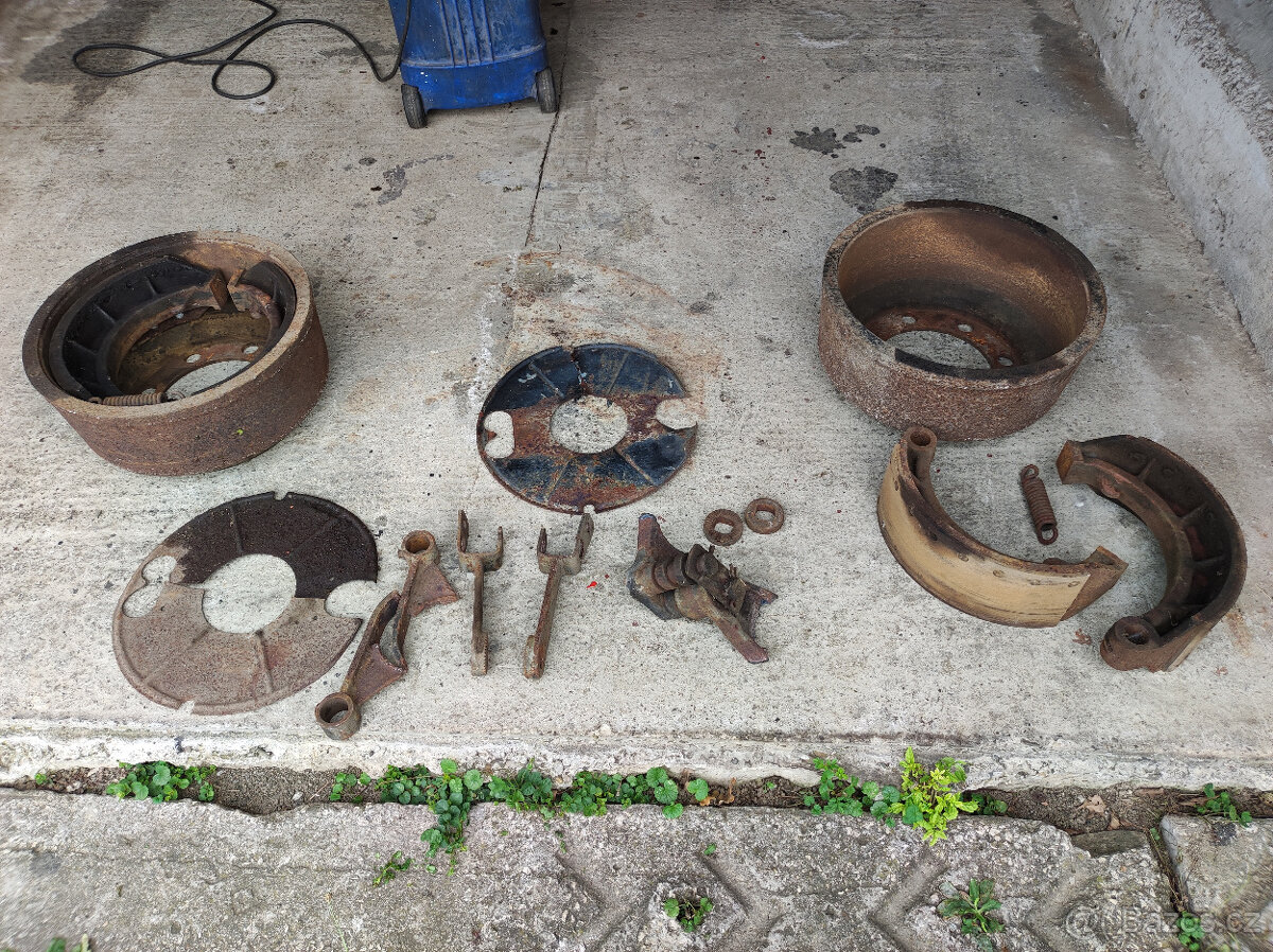 prodám náhradní díly na vlek 7t - 11