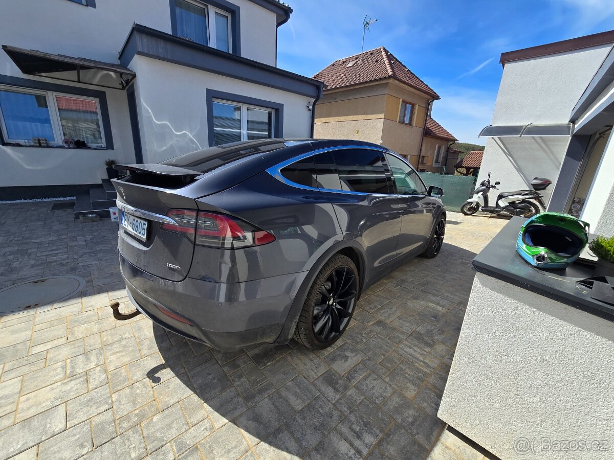 Tesla Model X 100D - 11
