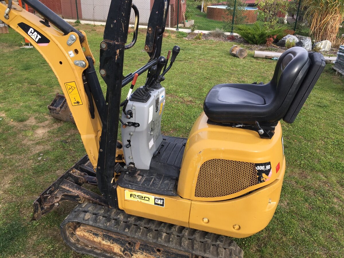 Minibagr CAT 300-9D - 11