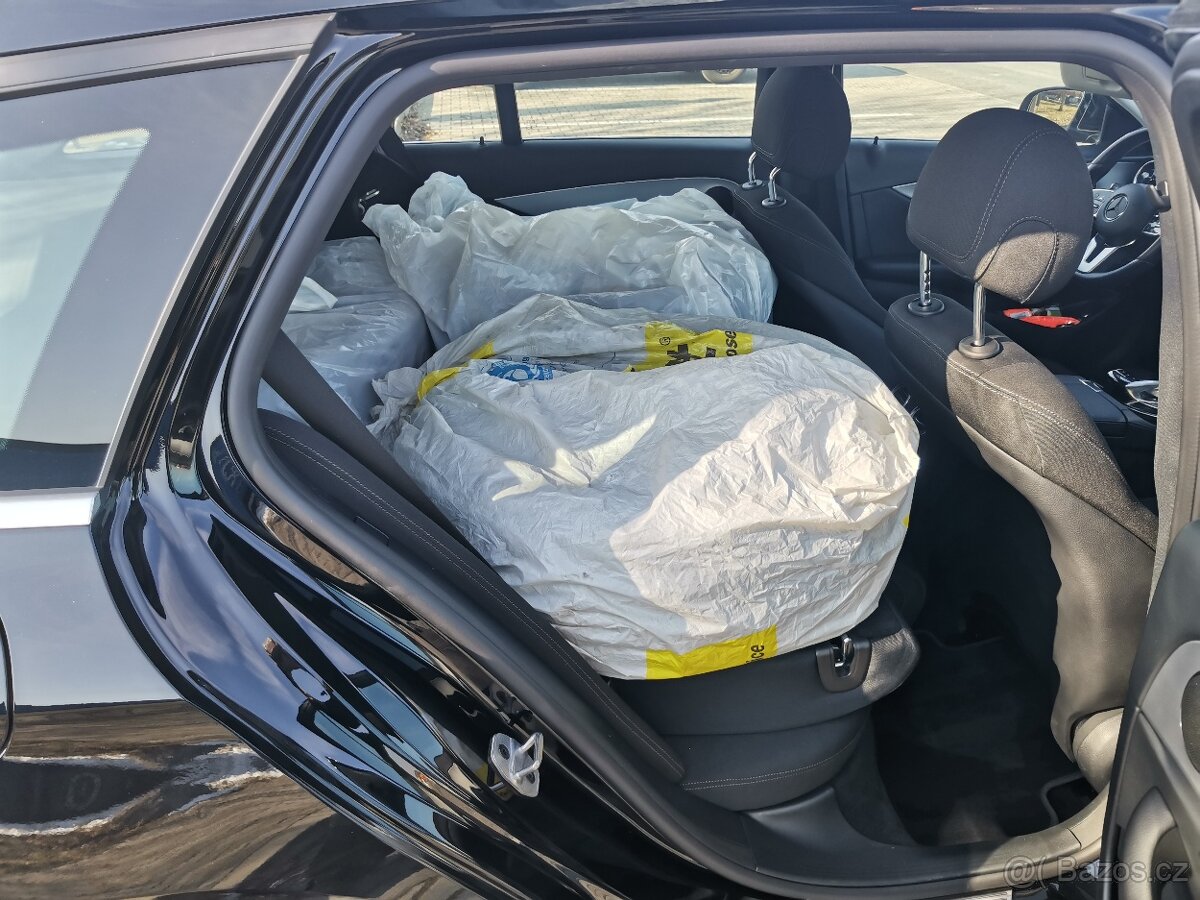 Prodám Mercedes-Benz E220d - 11