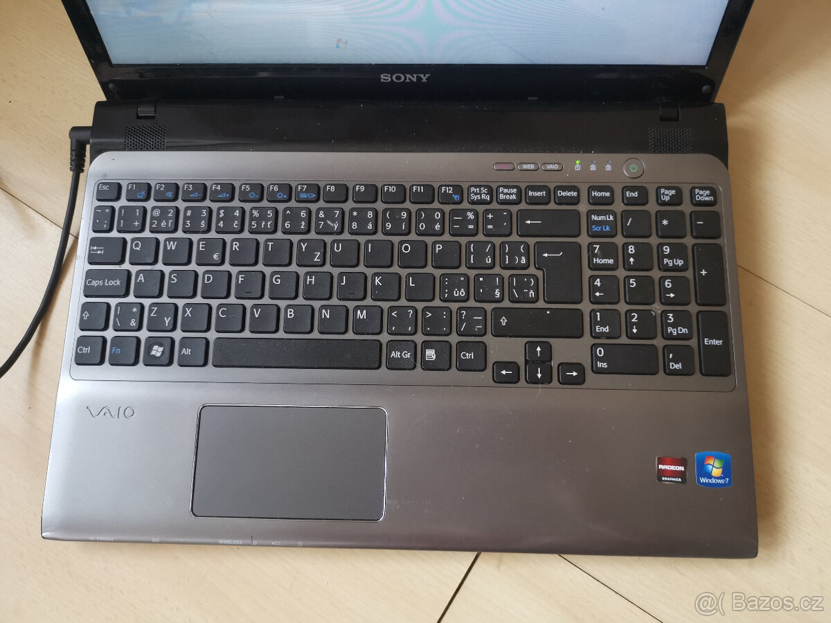 SONY VAIO SVE1511H1ESI - výborný stav - 11