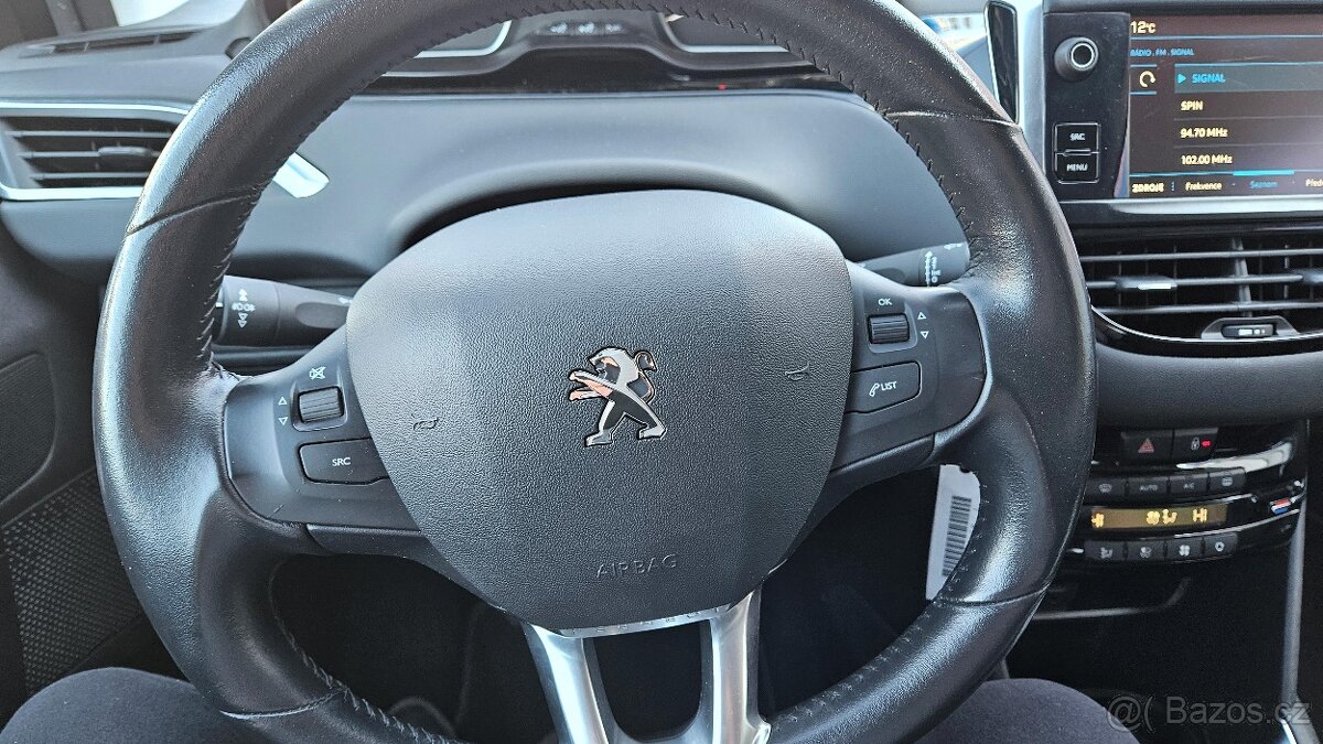 PEUGEOT 208 1,6 HDI STYLE - 11