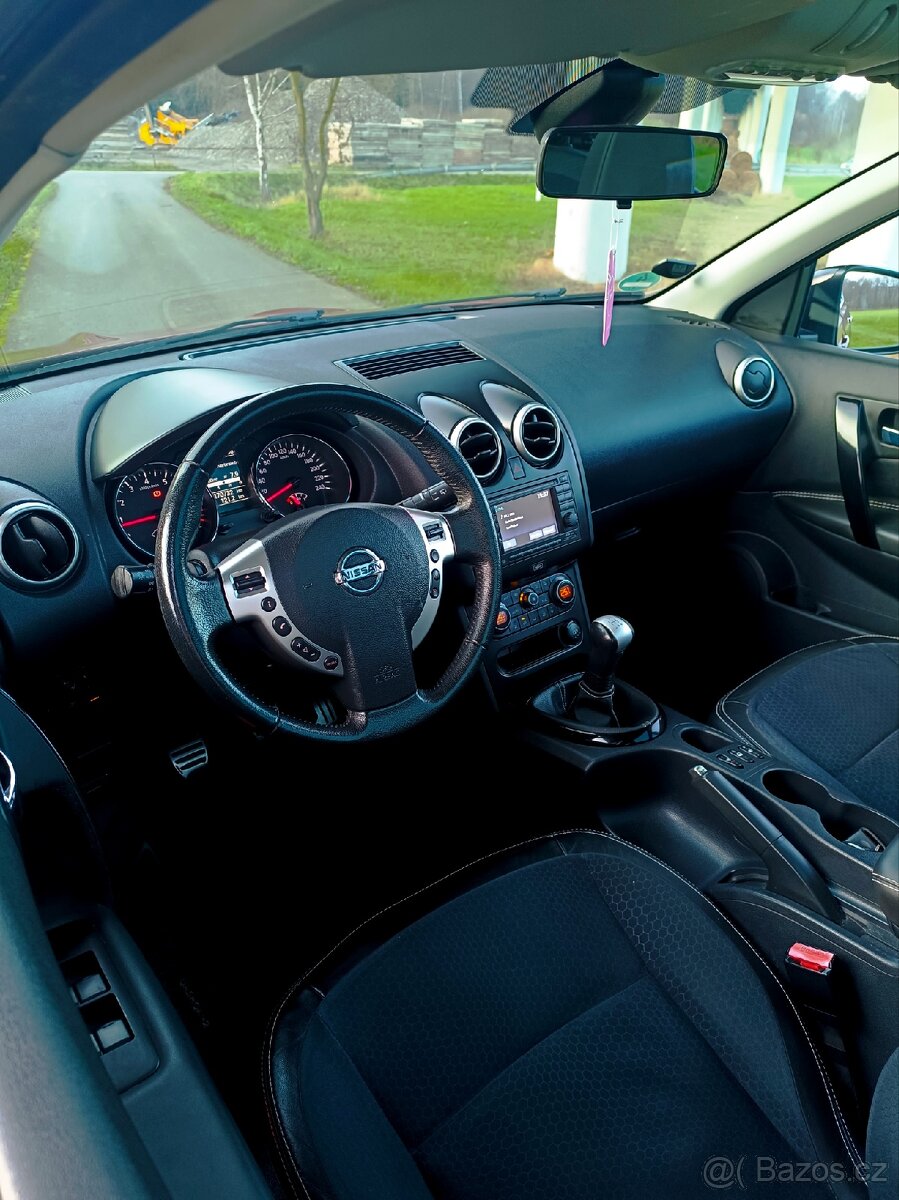 Nissan Qashqai Tekna 1.6i 86kw, 12/2013, 7 míst - 11