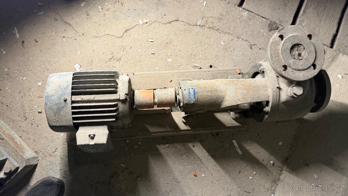 ELEKTROMOTOR S ČERPADLEM - 11