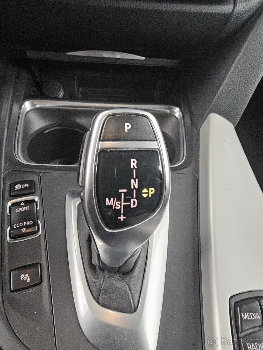 Bmw 330d touring 210 kw Najeto 160 tis km servis BMW - 11