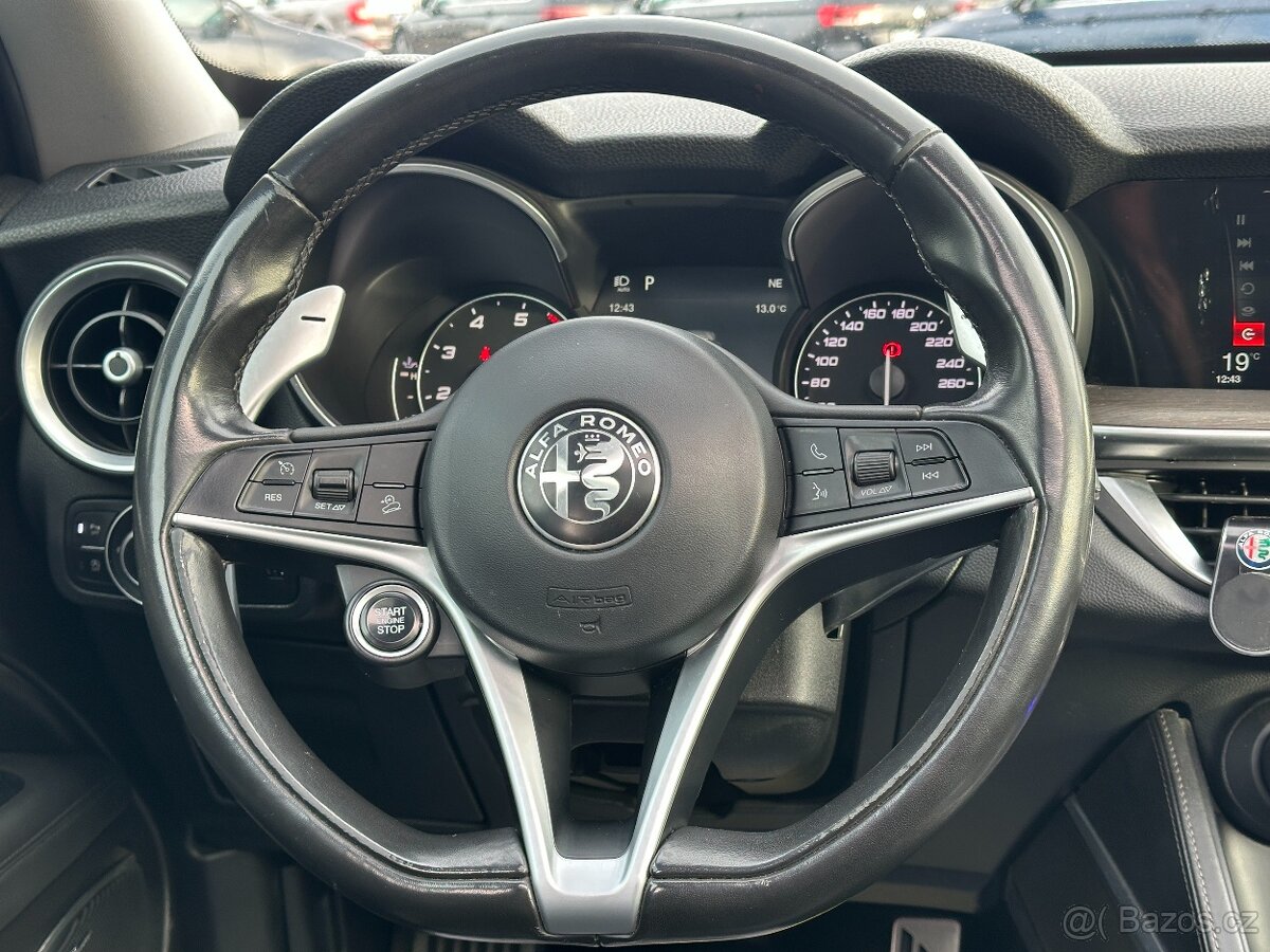 Alfa Romeo Stelvio 2017 - 11