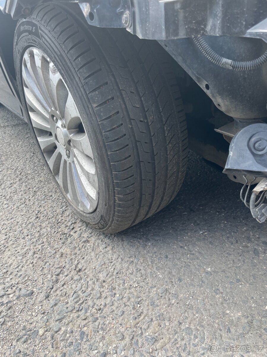 Prodám nepojízdný FORD mondeo - 11