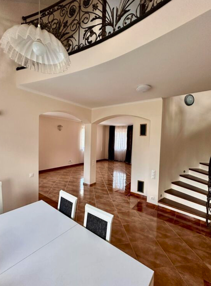 Prodej, rodinný dům, 314 m2, Karlovy Vary - Mezirolí - 11