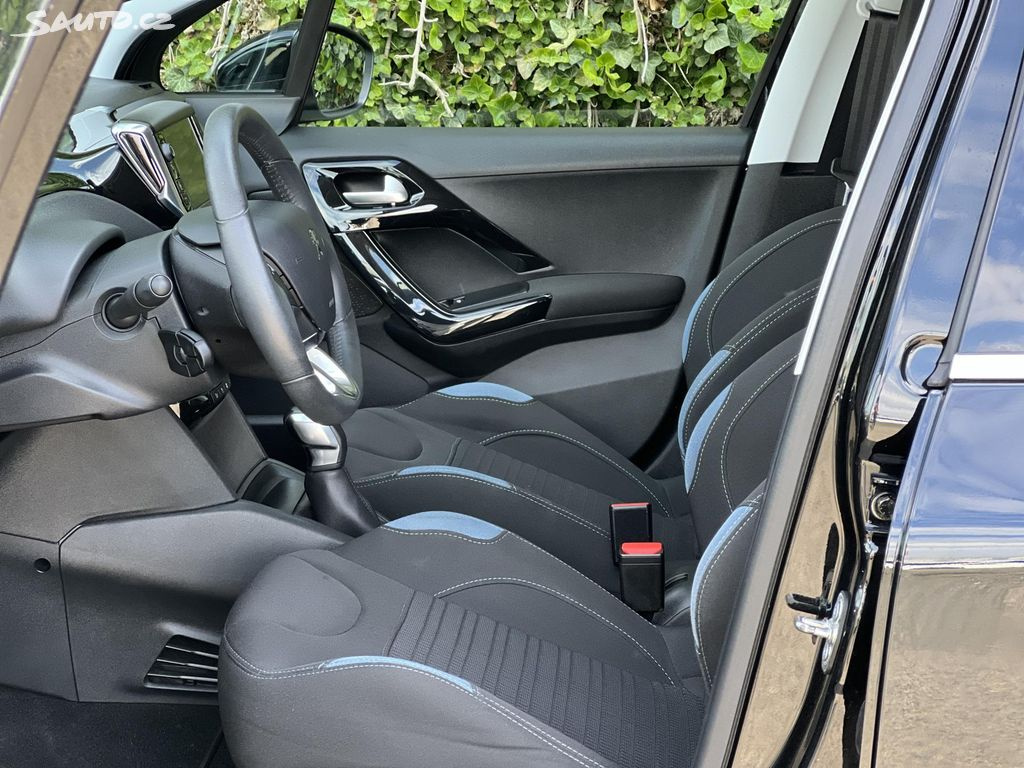 🚗 Peugeot 208 1.2i KLIMA 2015 PANORAMA TEMPOMAT - 11