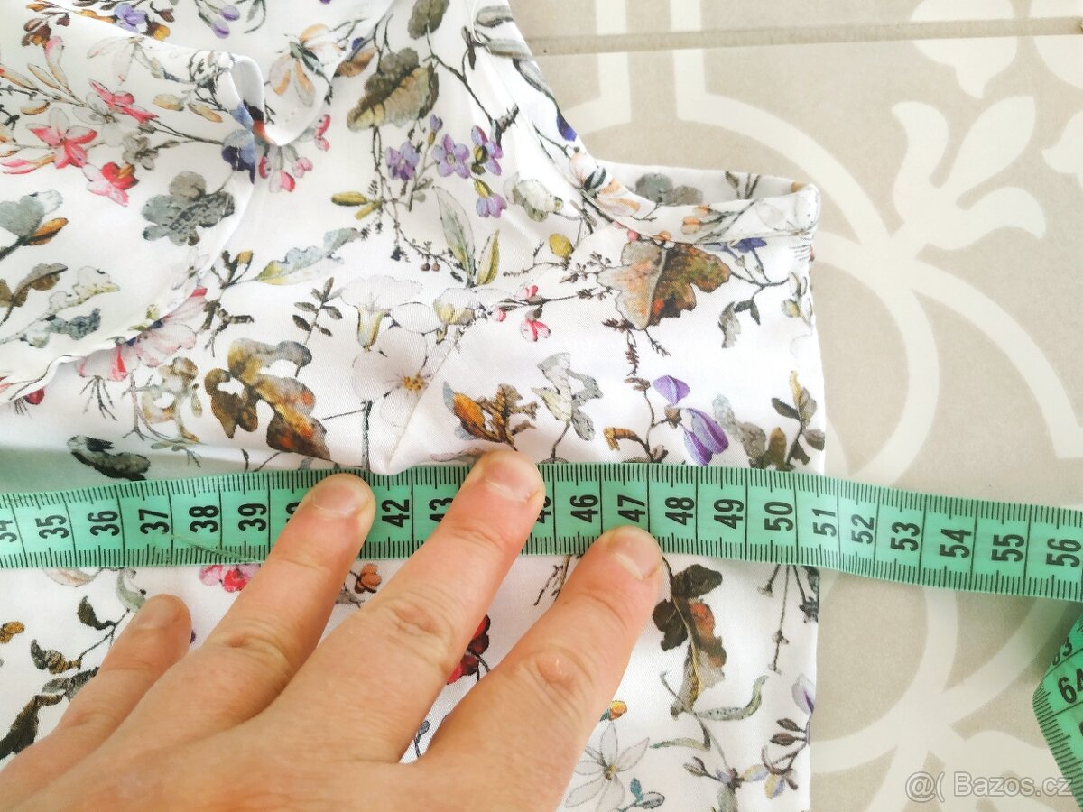 Nové bílé saténové viskozové šaty Timeout M / L luční kvítí - 11