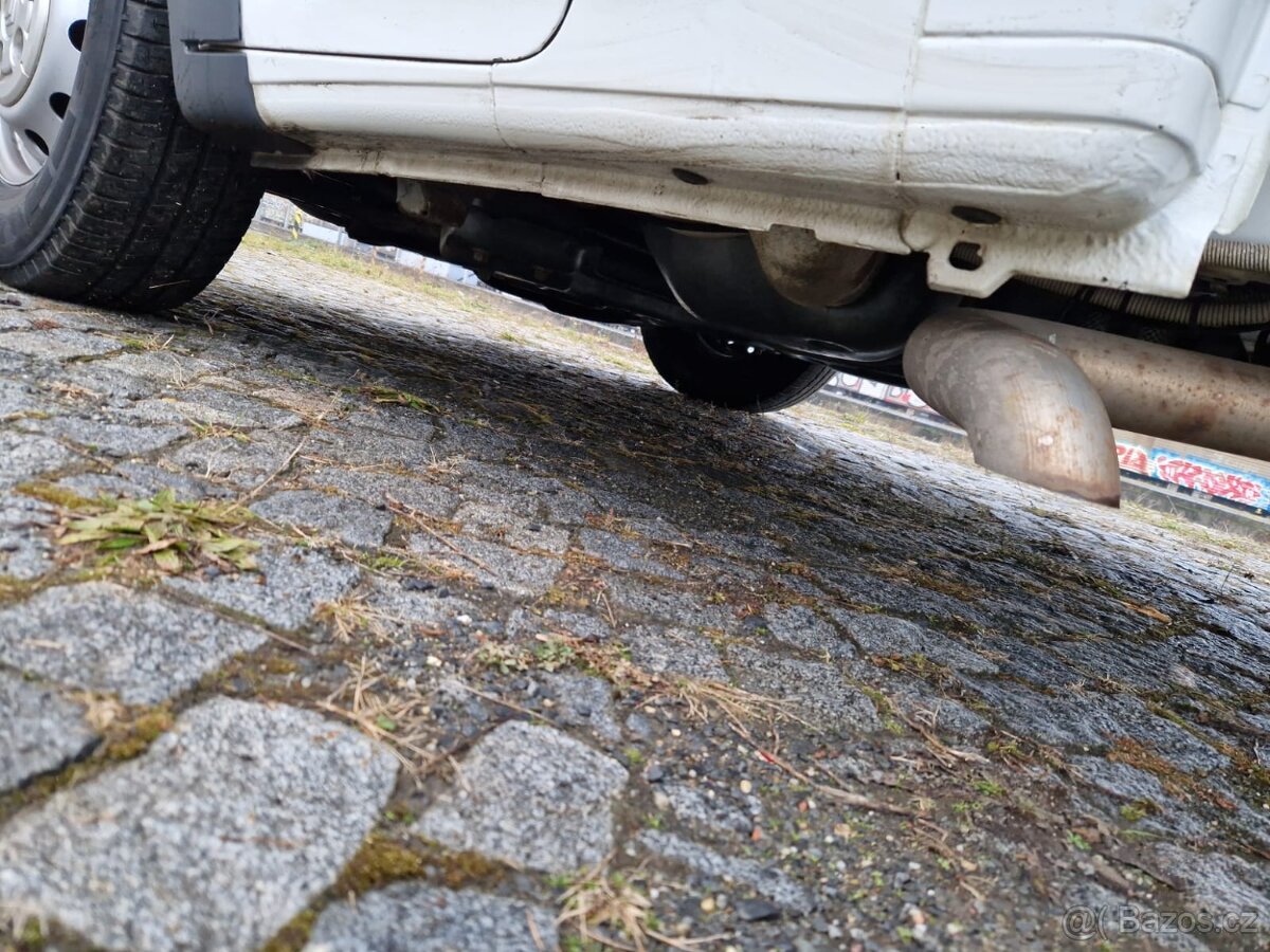 Auto s motorem 3,0 IVECO + hydraulické čelo - 11