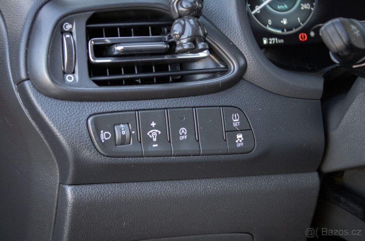 Hyundai i30 fastback MT/6 - 11