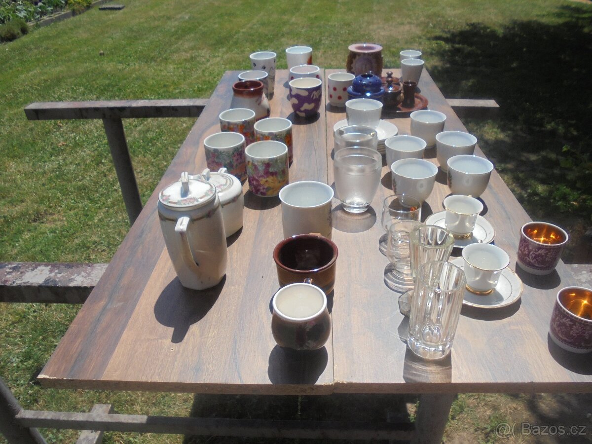 skleničky a hrnečky - 11