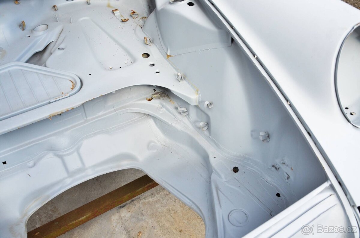 Karoserie Porsche 912 z roku 1967 - 11