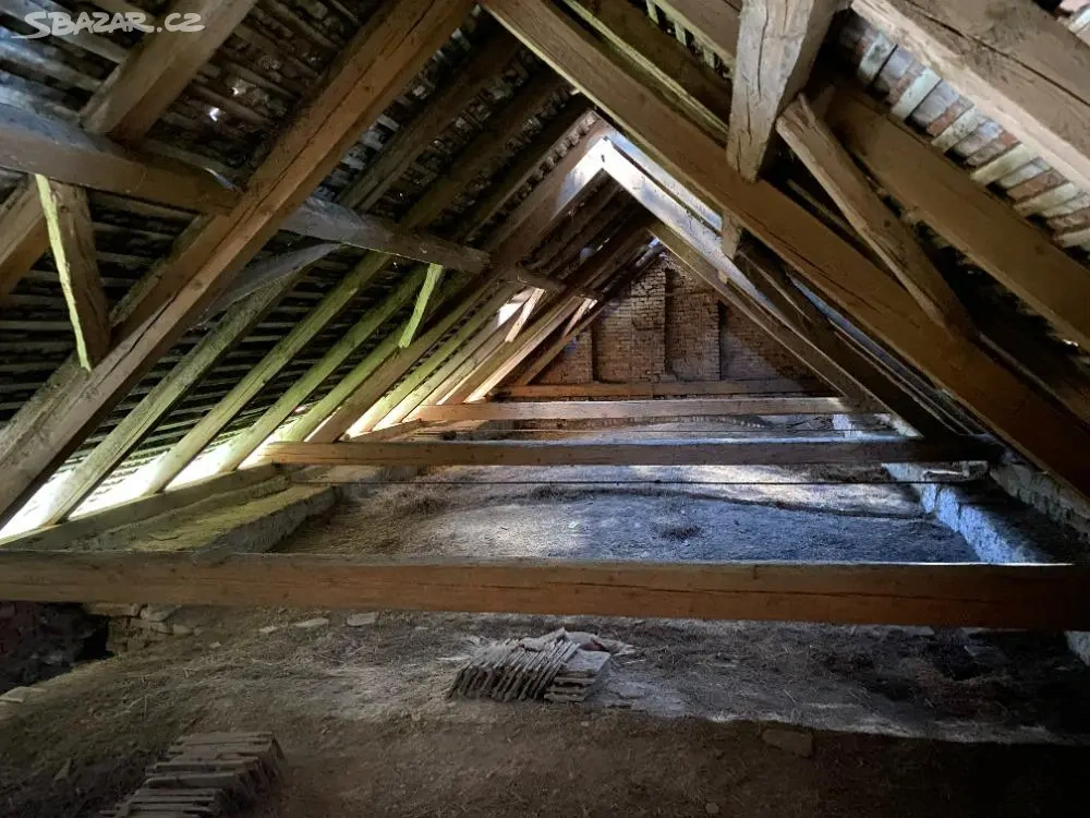 Zajišťujeme zdarma demolice starých střech a objektů - 11