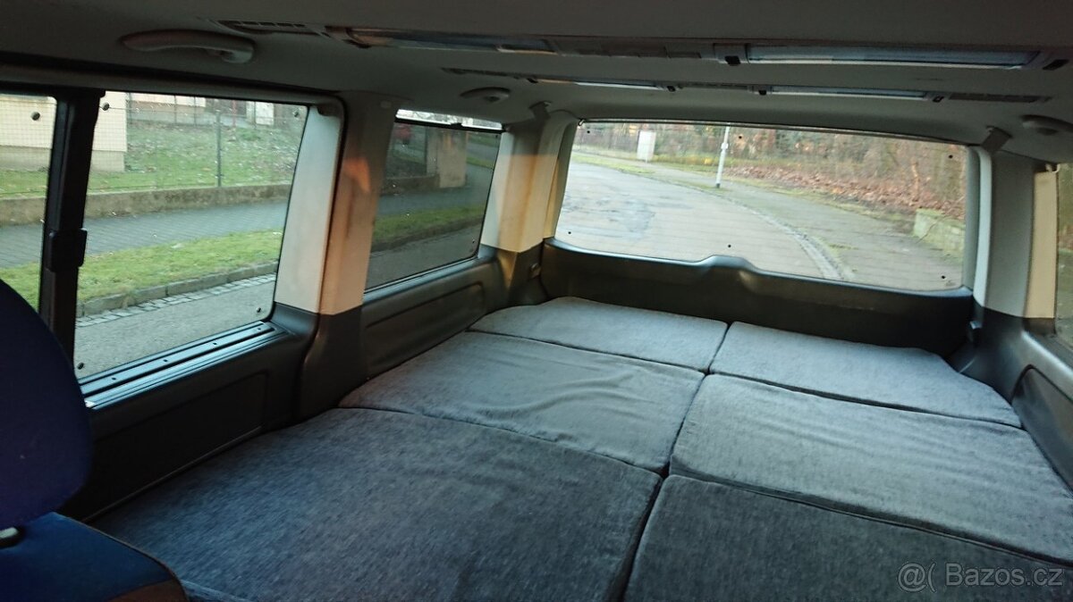 Volkswagen Multivan T5 2.5 tdi s variabilní lůžkovou úpravou - 11