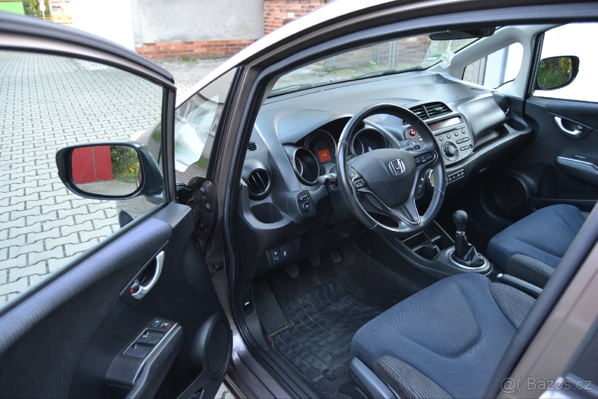 Honda Jazz 1.339 i-VTEC 73kw rok 2013 - 11