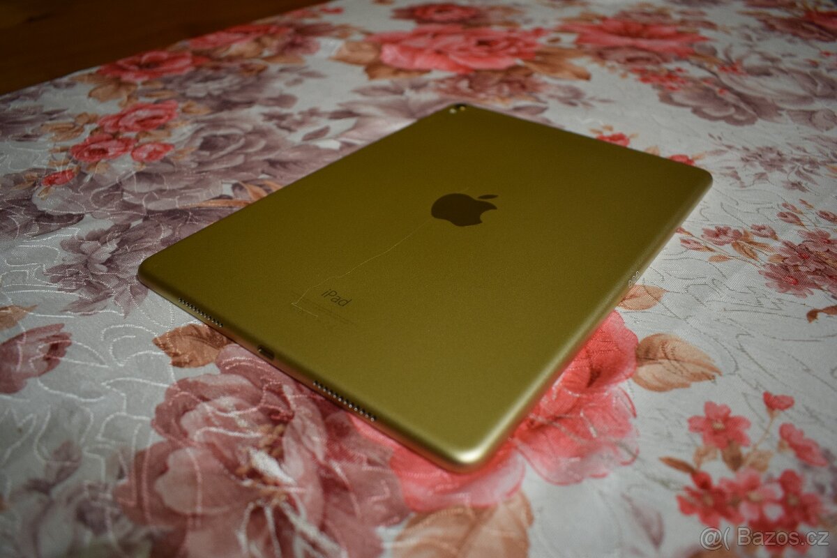 Apple iPad Pro 9.7-inch - A1673, (Wi-Fi Only), 256GB, (10) - 11