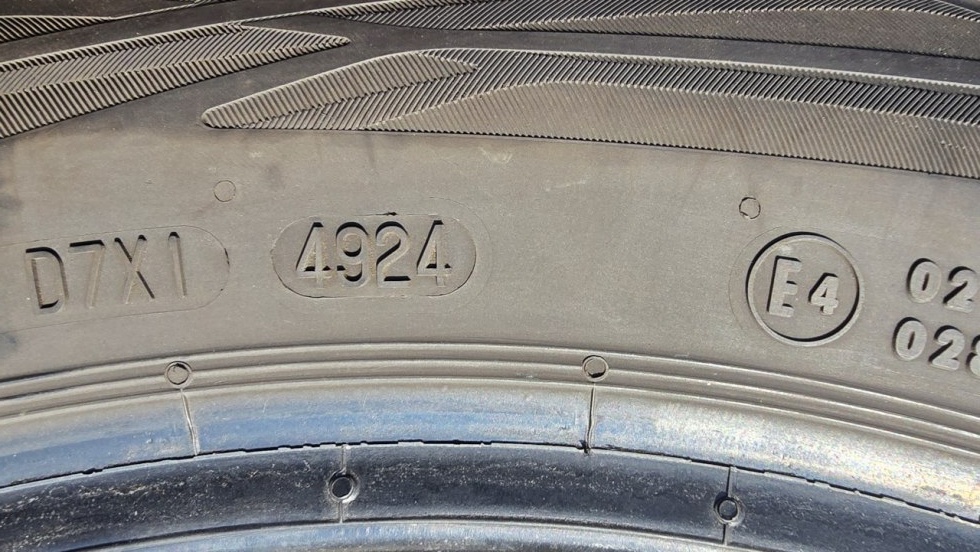 Letní pneu 235/45/18 Continental - 11