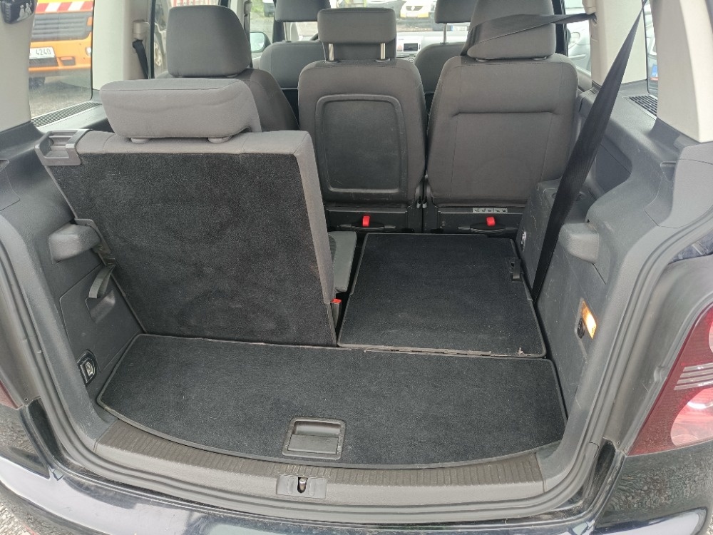 VW Touran 1,9 TDi 7-míst - 11