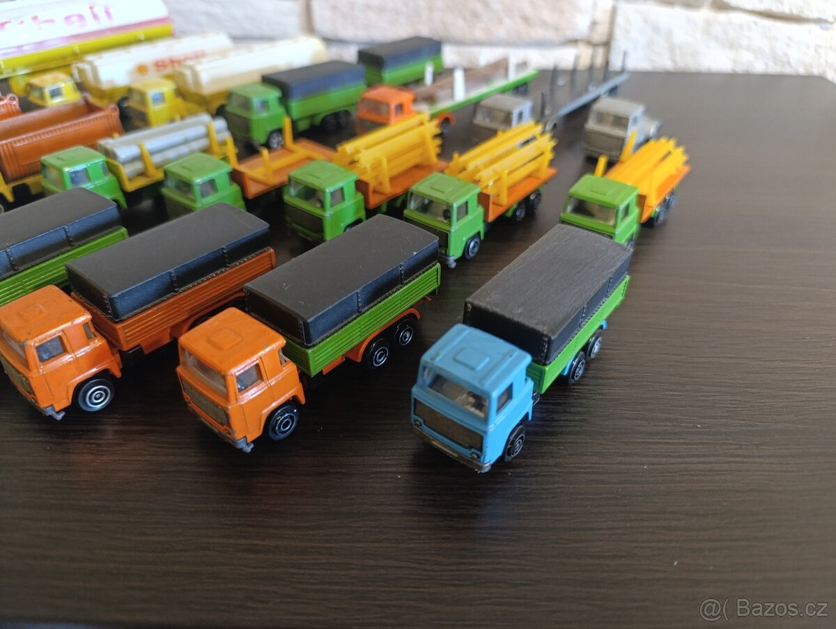 Playart a Yatming modely - osobní nákladní auta - Hong Kong. - 11