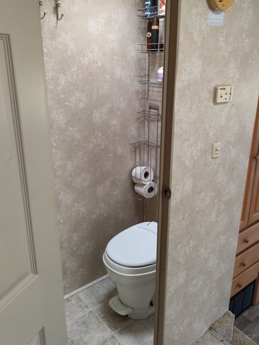 KARAVAN obytný přívěs s doklady - 11