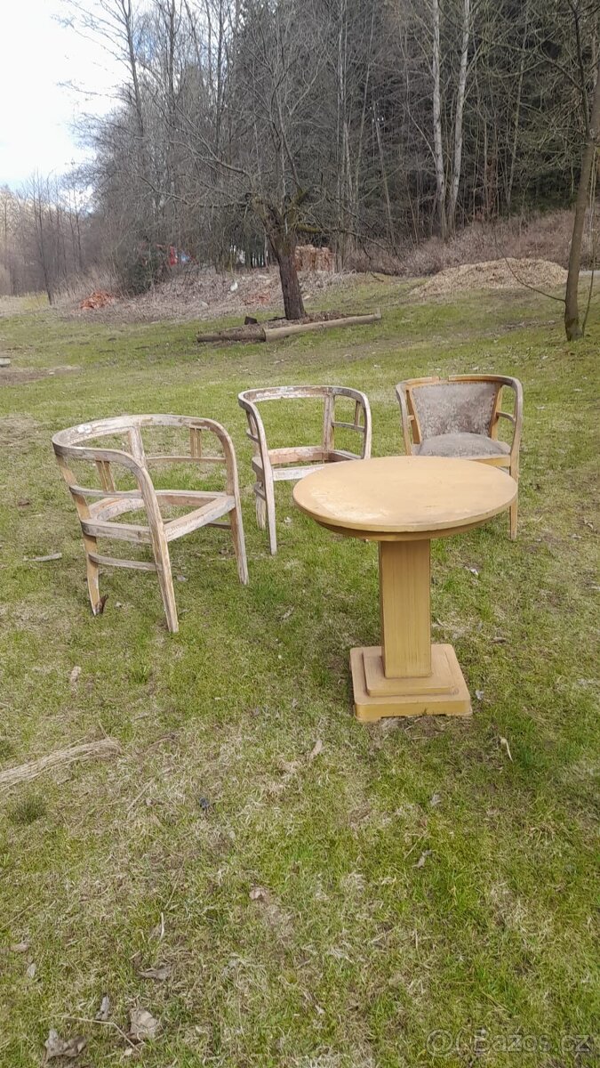 Stará křesla k renovaci - 11