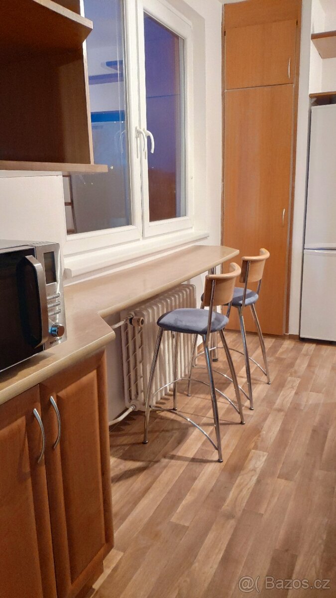 Dlouhodobě pronajmu zařízený a vybavený byt 2+1+ komora - 11