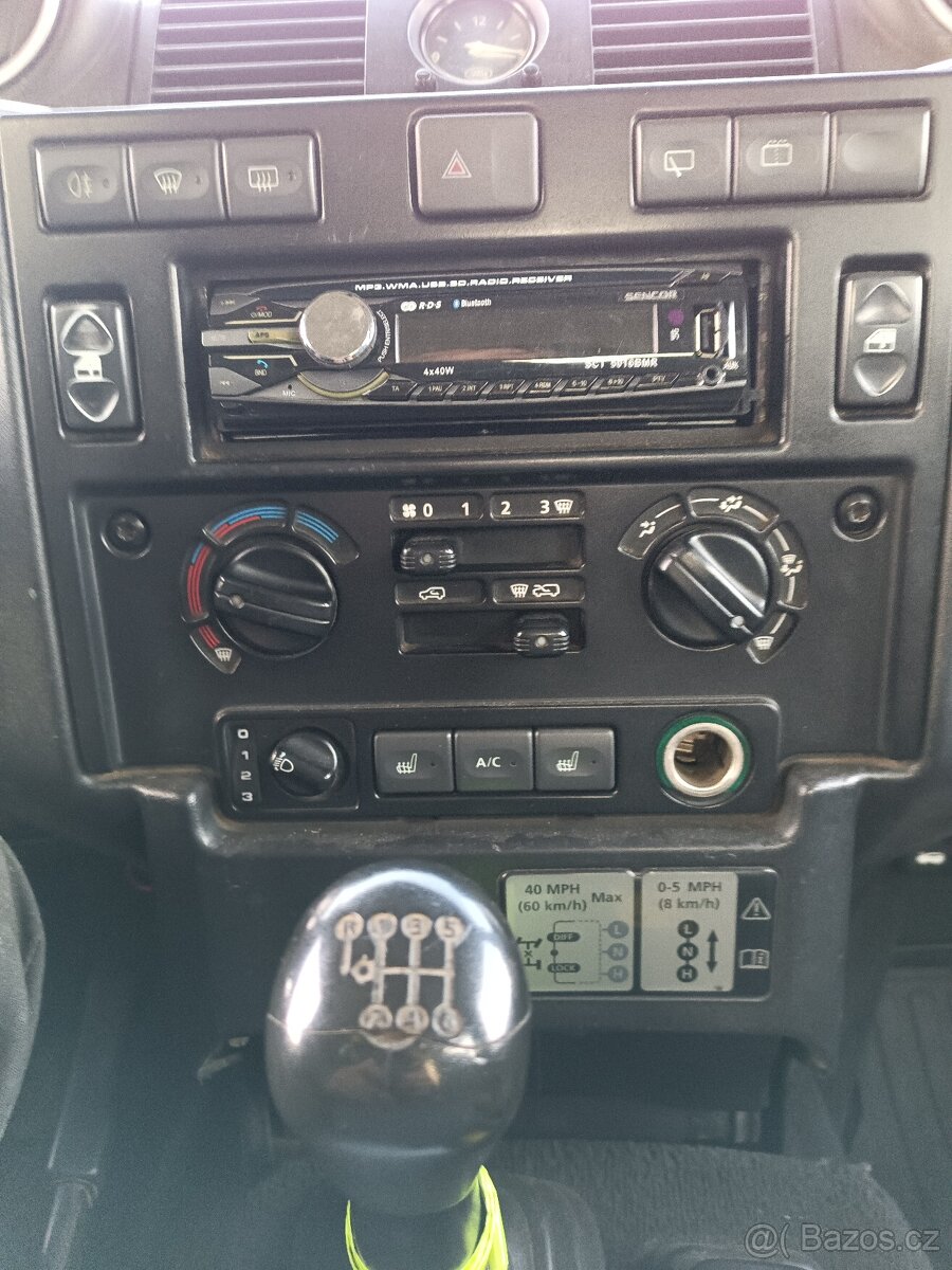 Land Rover Defender 90 - 11