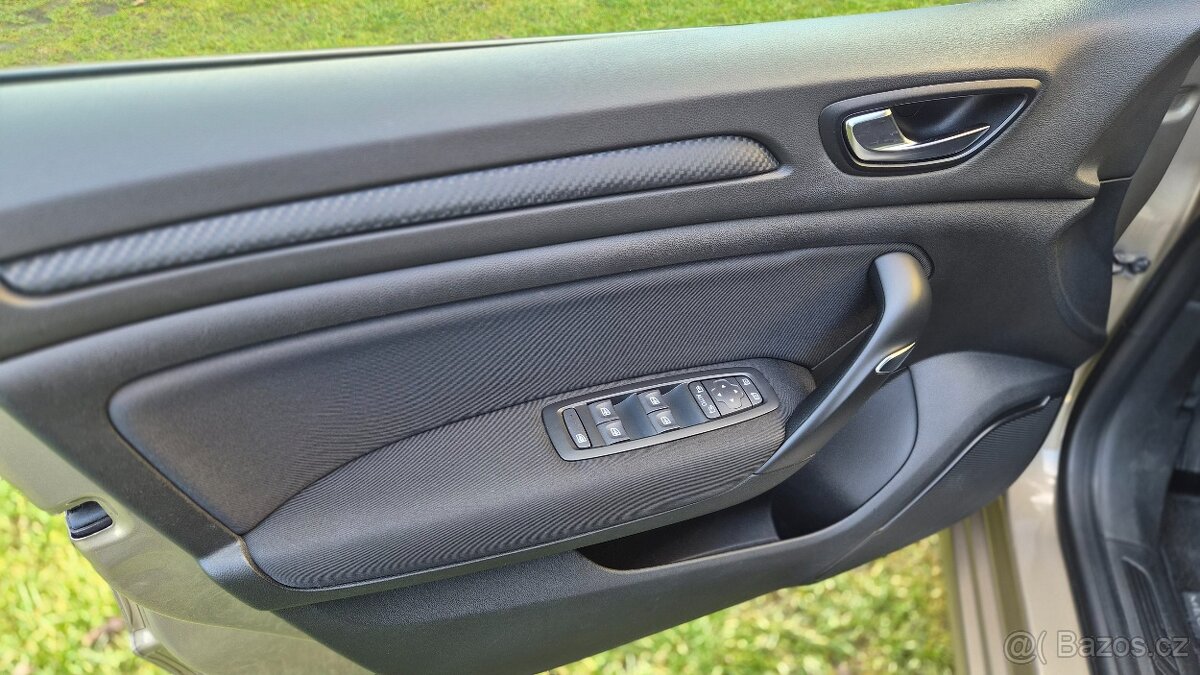 Renault Megane 1.2 TCe (96kw) ■ jen 97000 km - 11