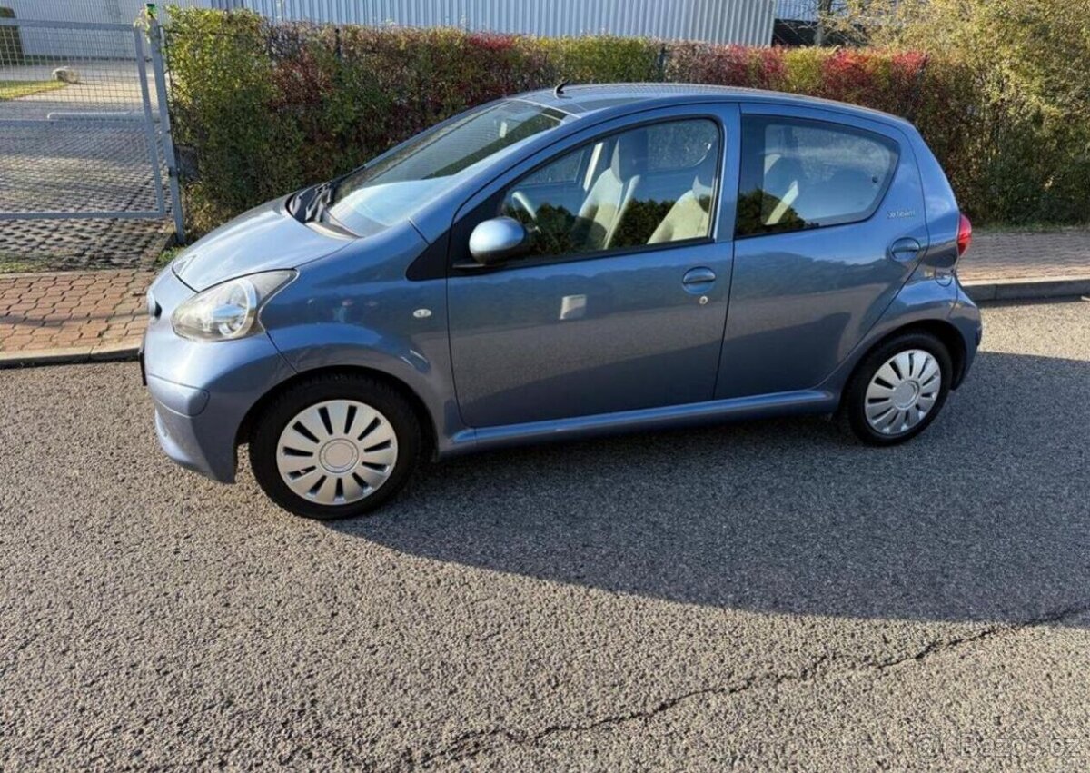 Toyota Aygo 1,0 i klima serviska nová STK benzín - 11
