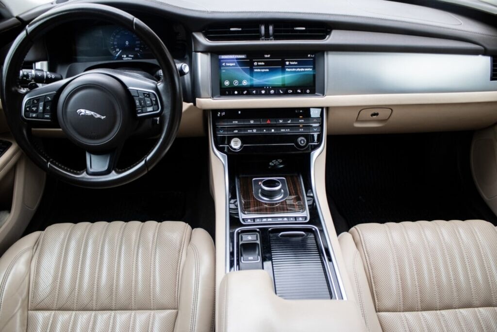 Jaguar XF 177kW (2017) - 11