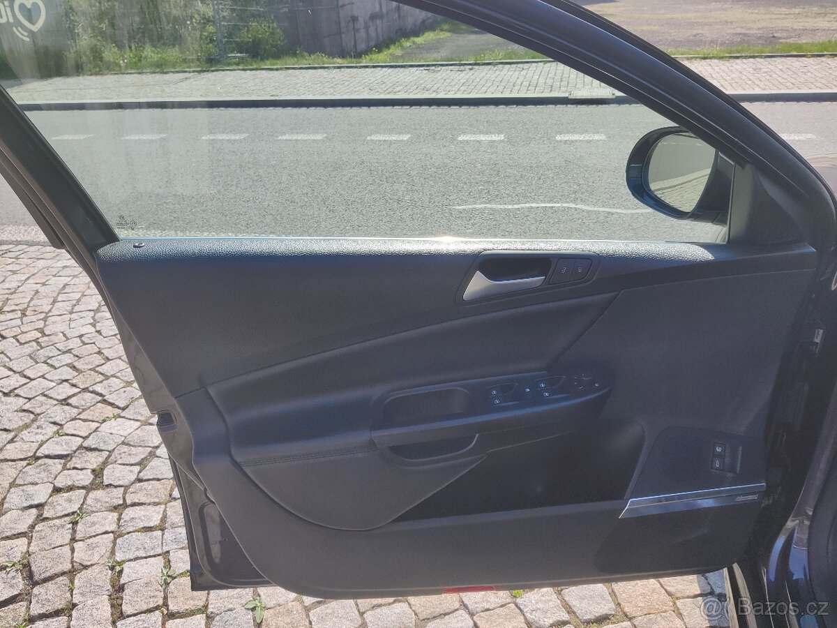 Volkswagen Passat R36 3.6 V6 220kW – TOP výbava - 11