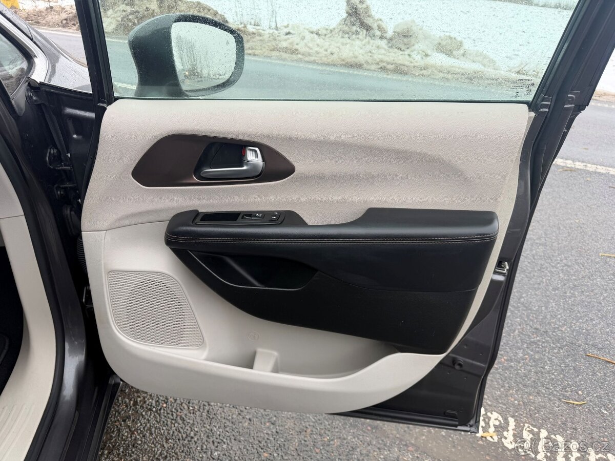 Chrysler Pacifica 3,6 Pentastar Touring 8 míst 2017 - 11