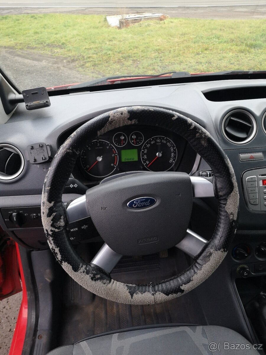 FORD TRANSIT CONNECT 2011 HEZKÝ STAV - 11