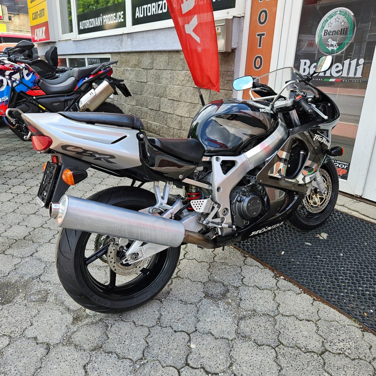 Honda CBR 900 RR, LEGENDÁRNÍ STROJ SKLADEM - 11