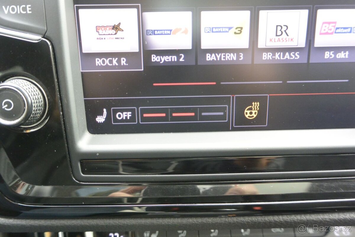 Volkswagen Touran 2.0TDi 110kW PANORAMANAVILED - 11