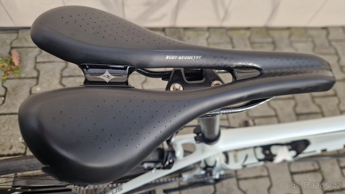 Prodám dámské silniční kolo FOCUS Izalco Race - 11