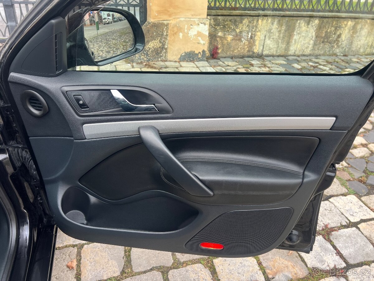 ŠKODA OCTAVIA 2.0TDI 103KW /FL/XENON/ŠÍBR/PDC/NAVI/ALCANTARA - 11