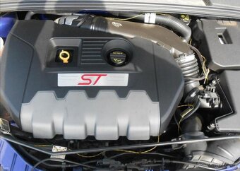 Ford Focus 2,0 ST 184 kW Serviska benzín - 11