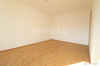Milovice, pronájem bytu 1+1, 28 m2 + balkón 2 m2, okr. Nymbu - 11