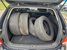 Volkswagen Golf 1,9TDi kombi 77kw rok 2009 - 11