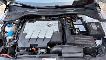 Volkswagen Scirocco 2.0 TDI SPORT - 11