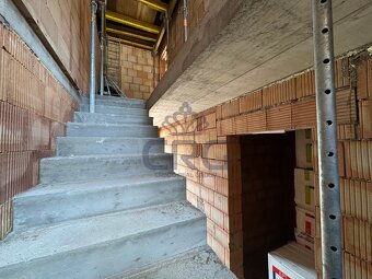 PRODEJ MEZONETOVÉHO BYTU 3+KK V OBCI ČESKÁ - 11