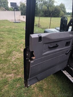 Land Rover Defender 300 TDI 110. Sleva - 11