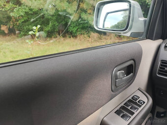 Nissan X-Trail 2,2 dCi 100kW 4x4 rok 2005 - 11