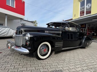 1941 Cadillac Series 62 Coupe - 11