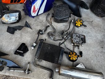 Honda cbr125r náhradní díly - 11